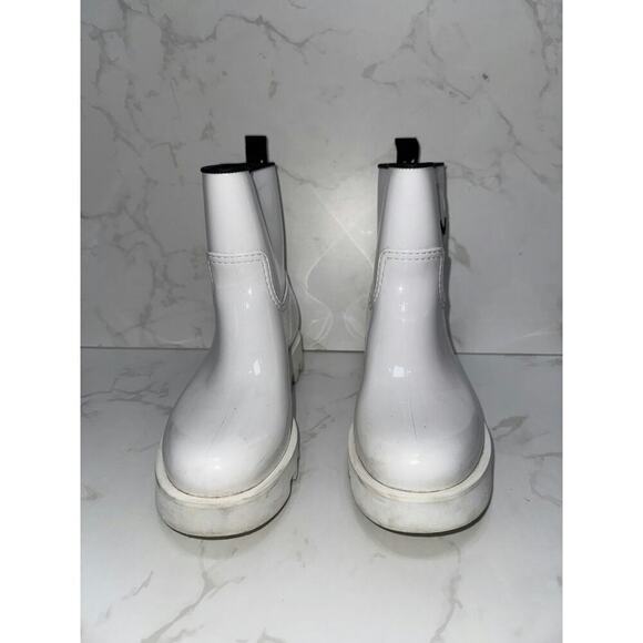 Moncler White Boots - Fair Condition